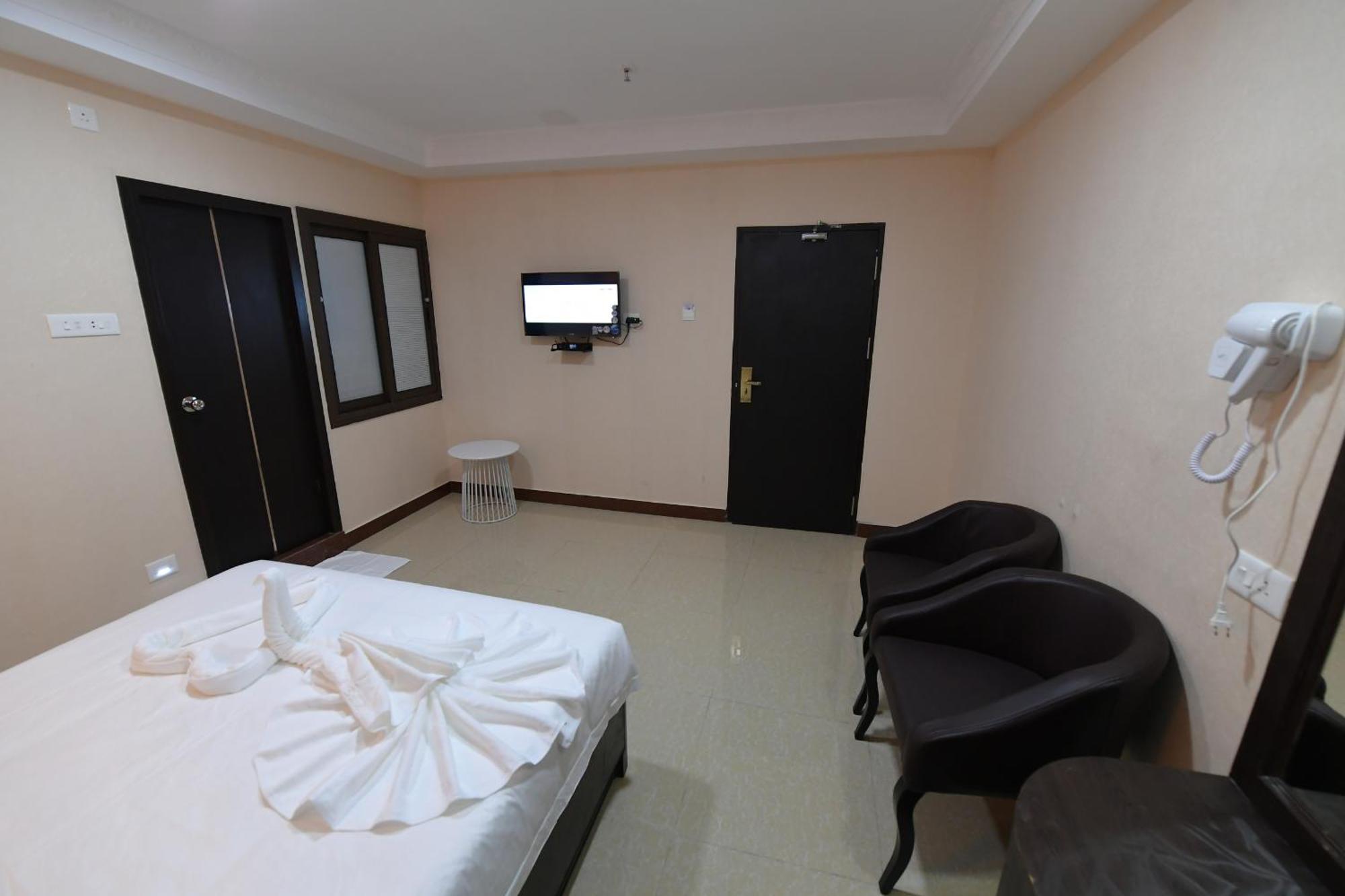 Coastal Grand Hotel Sampath Tiruchirappalli Buitenkant foto