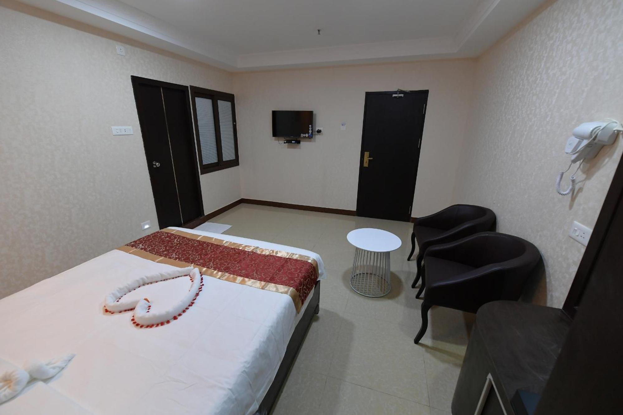Coastal Grand Hotel Sampath Tiruchirappalli Buitenkant foto