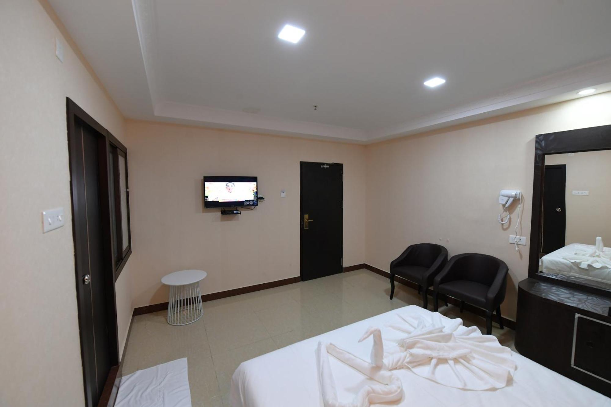 Coastal Grand Hotel Sampath Tiruchirappalli Buitenkant foto